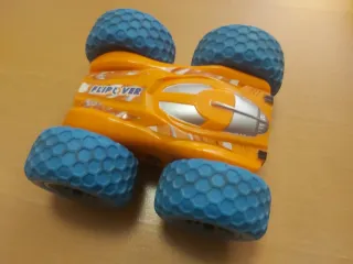 Coche teledirigido naranja FLIP OVER