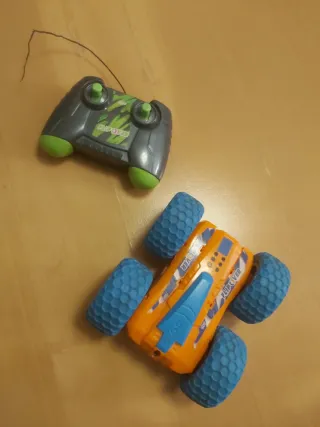 Coche teledirigido naranja FLIP OVER