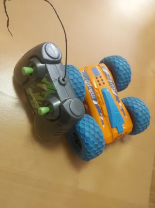 Coche teledirigido naranja FLIP OVER