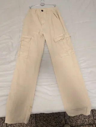 Pantalón cargo beige chica