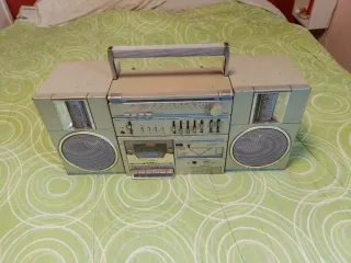 Radio de los 80 Plata y Azul