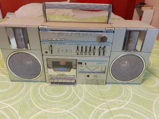 Radio de los 80 Plata y Azul