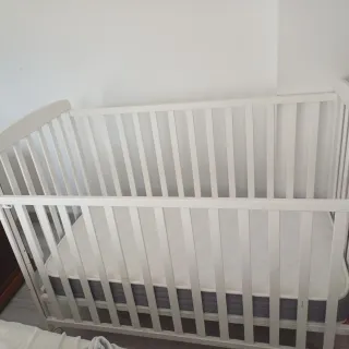 Culla bianca per neonato