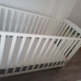 Culla bianca per neonato