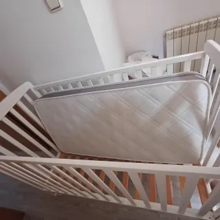 Culla bianca per neonato