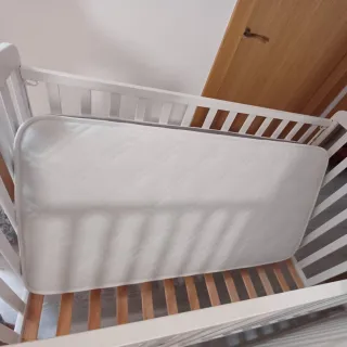 Culla bianca per neonato
