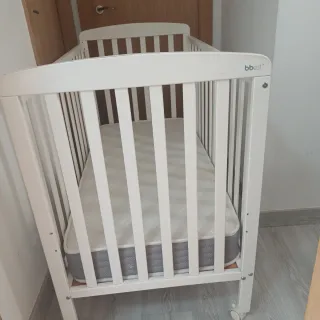 Culla bianca per neonato