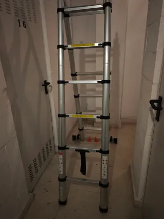 Escalera telescópica de metal