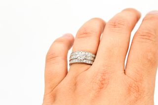 Juego De Oro Blanco De 18K Con Diamantes.. Ref: 045-01-01698