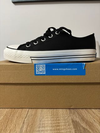 Zapatillas Mustang Negras y Blancas