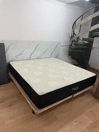 Canapé de madera y tela