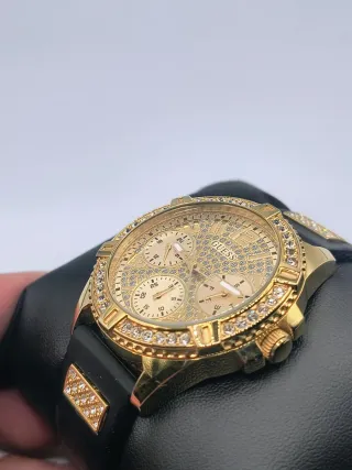 Reloj Guess Dorado y Negro con Cristales