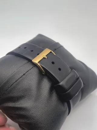 Reloj Guess Dorado y Negro con Cristales