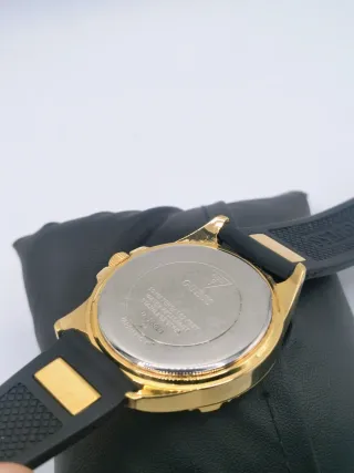 Reloj Guess Dorado y Negro con Cristales