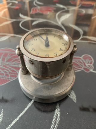 Reloj de cuerda antiguo