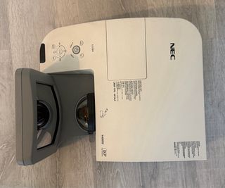 Proyector NEC Ultra Corto Casi Nuevo