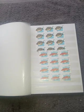 Archivador filatélico Prinz + sellos moçambique