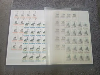 Archivador filatélico Prinz + sellos moçambique