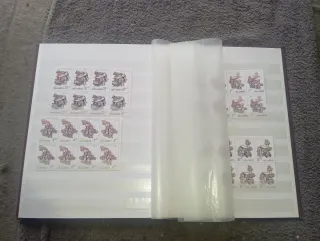 Archivador filatélico Prinz + sellos moçambique