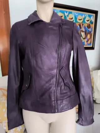 Chaqueta biker de cuero morada para mujer
