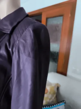 Chaqueta biker de cuero morada para mujer