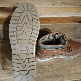 Botas de montaña marrones