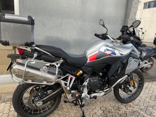 dasMoto vende BMW F900GSA con 820 km (2024)