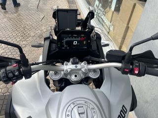 dasMoto vende BMW F900GSA con 820 km (2024)