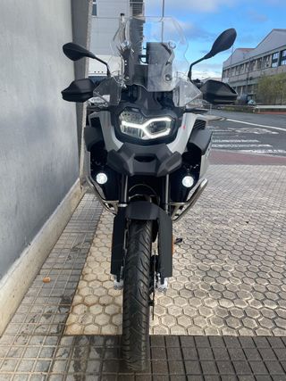 dasMoto vende BMW F900GSA con 820 km (2024)