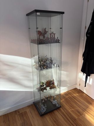 Vitrina Detolf Ikea Negra y Transparente