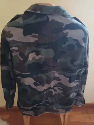 Camisa Bershka Talla XS Camuflaje
