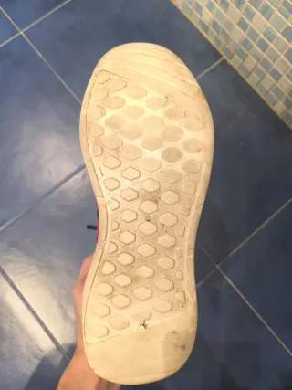 Zapatillas Adidas negras y rojas