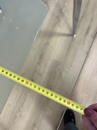 Tavolo in vetro e metallo