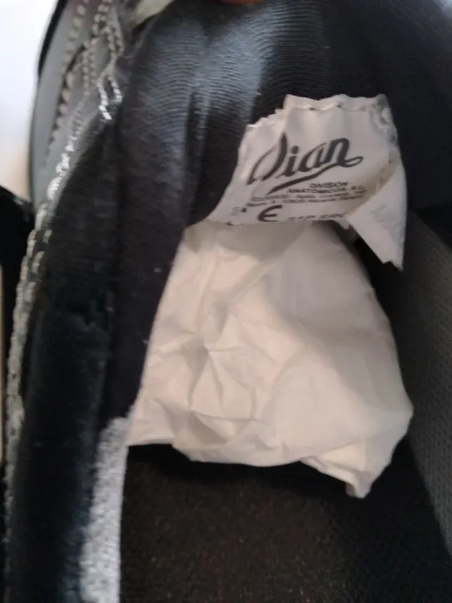 Zapatos de trabajo negros nuevos