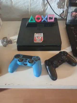 PS4 (PlayStation 4) Nera + 2 Controller