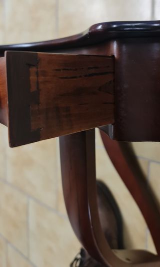 Consola clásica de madera