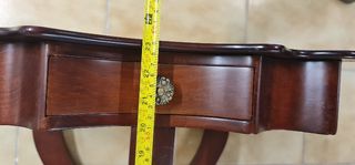 Consola clásica de madera