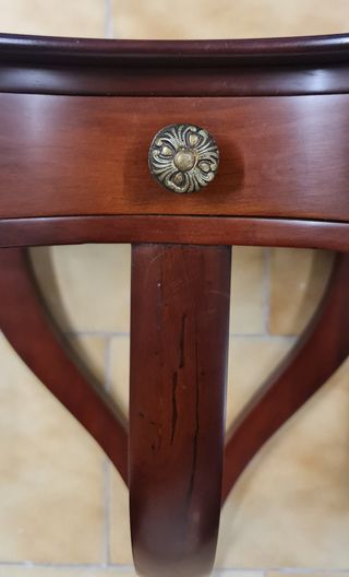 Consola clásica de madera