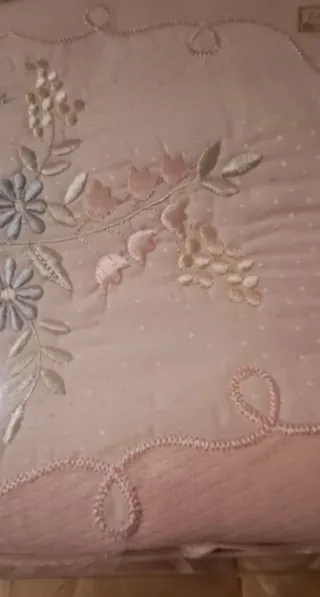 Copriletto matrimoniale ricamato a mano 250x240