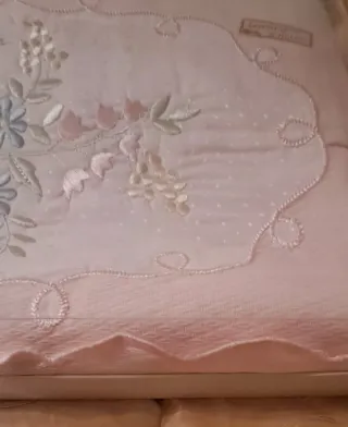 Copriletto matrimoniale ricamato a mano 250x240