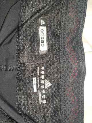 Pantalón corto deportivo Adidas negro y rosa