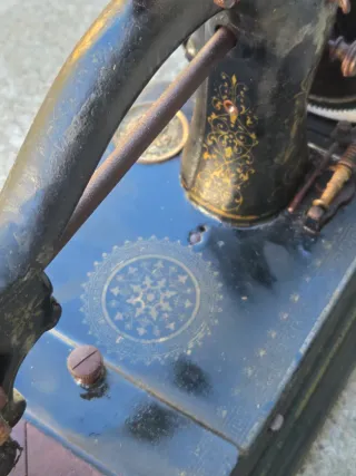 Antigua máquina de coser D.Bacle 1899