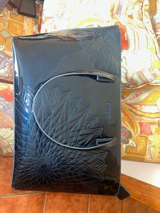 Bolso Negro y Azul Desigual