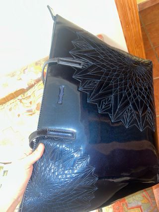 Bolso Negro y Azul Desigual