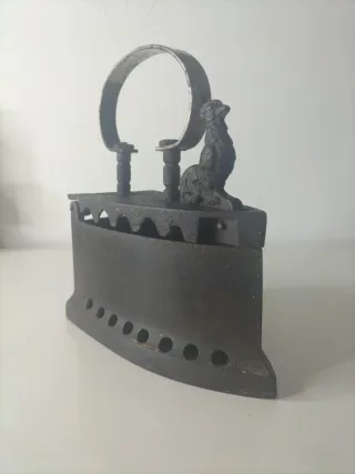 Plancha antigua de hierro fundido