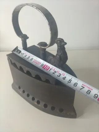 Plancha antigua de hierro fundido