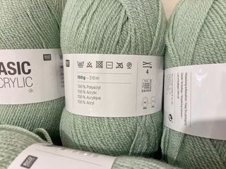 4 madejas lana Basic Acrylic dk de Rico Design