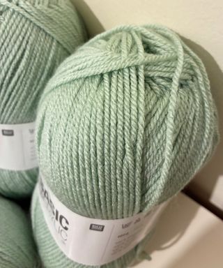 4 madejas lana Basic Acrylic dk de Rico Design