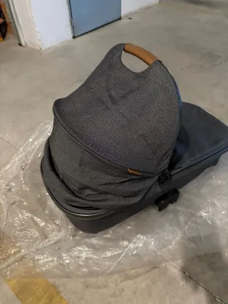 Cochecito de bebé gris