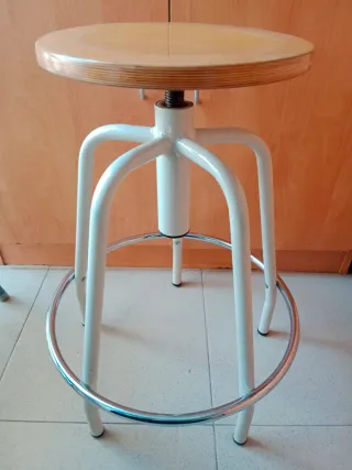 Taburete de laboratorio madera y metal